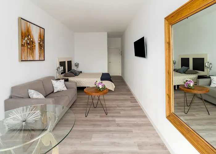 Turisticos La Aparecida 호텔 *